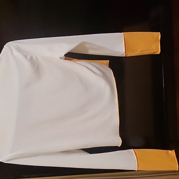 Peekaboo Top - Picture 3 of 5